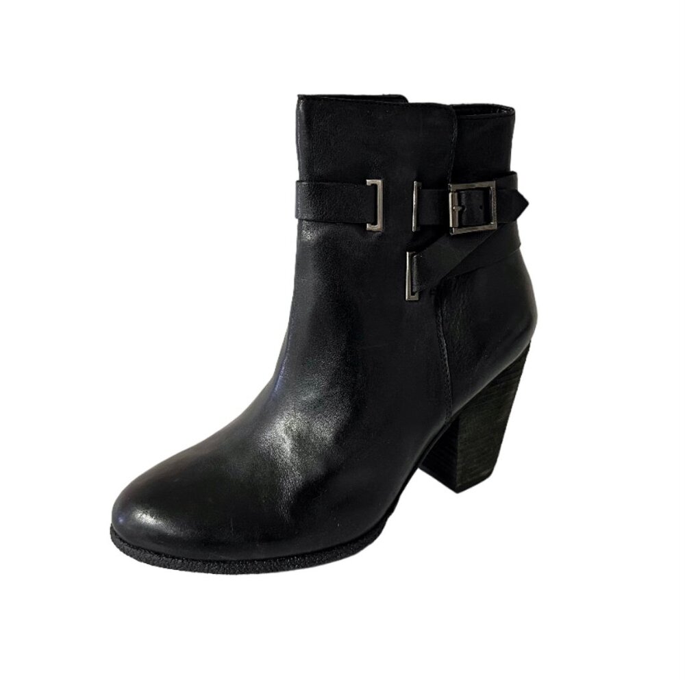 VINCE CAMUTO HARRIET LEATHER ANKLE BOOTS, NWOB